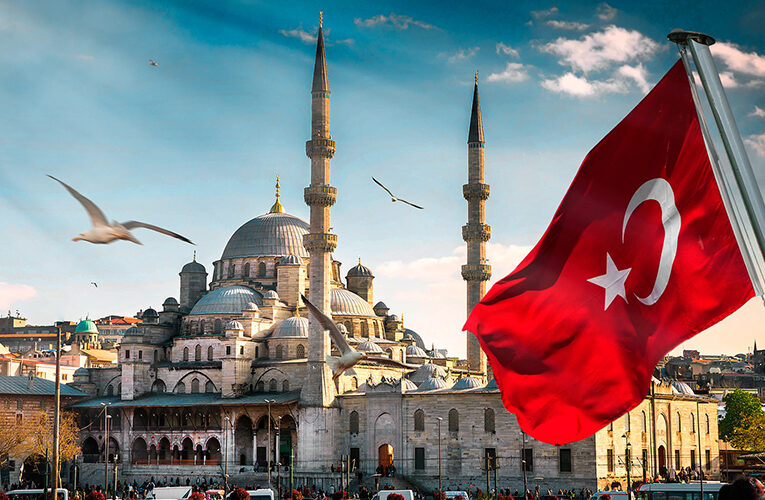 Доходы Турции от туризма приблизились к 5,5 млрд. долларов